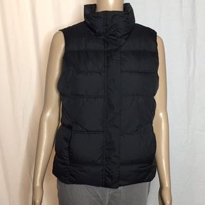 Black Gap fitted vest with 2 pockets size small